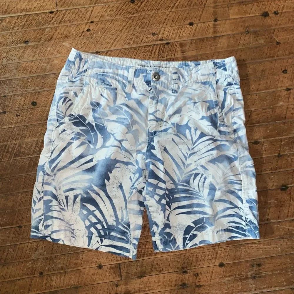 American Eagle prep tropical white and blue 30 shorts